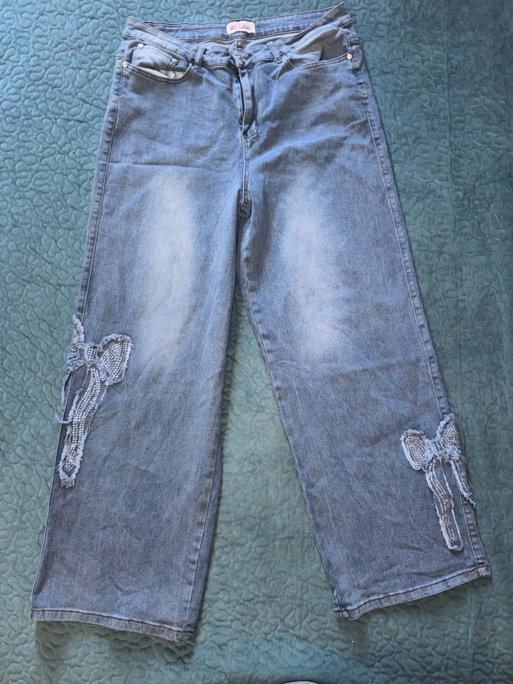 Blue Wide-Leg Jeans with Bow Appliqués - Picture 2 of 14